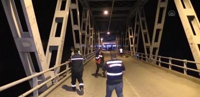 Erzincan'da kamyonetin nehre d&uuml;şt&uuml;ğ&uuml; kazada &ouml;l&uuml; sayısı 5'e &ccedil;ıktı