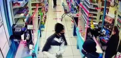 Esenyurt'ta marketteki silahlı soygun kamerada