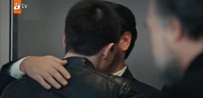 Eşkıya D&uuml;nyaya H&uuml;k&uuml;mdar Olmaz'da duygu y&uuml;kl&uuml; dakikalar: &Ouml;l&uuml;m haberiyle sarsıldı!