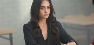 Esra Bilgi&ccedil;'in t&uuml;rk&uuml; performansı hayran bıraktırdı!