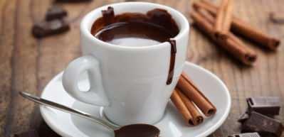 Evde en kolay sıcak &ccedil;ikolata tarifi