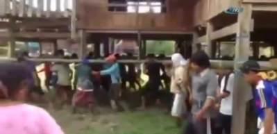 Evdeki eşyaları değil, evin bizzat kendisini taşıdılar