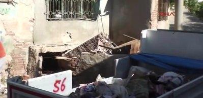 Evden 3 kamyon &ccedil;&ouml;p &ccedil;ıkarıldı