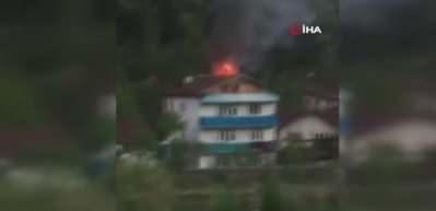 Evi alevlere teslim olan ev sahibi g&ouml;zyaşlarına boğuldu
