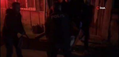 Evine gelen arkadaşını pompalı t&uuml;fekle g&ouml;ğs&uuml;nden vurdu
