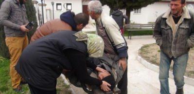 Evini alevler arasında g&ouml;r&uuml;nce bayıldı