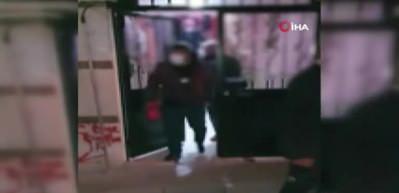 Evleri eğlence mekanına dönüştürerek kumar oynadılar