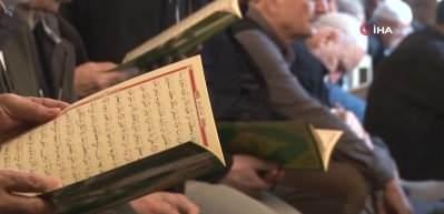 Ey&uuml;p Sultan Camii'nde İdlib şehitleri i&ccedil;in hatim duası yapıldı