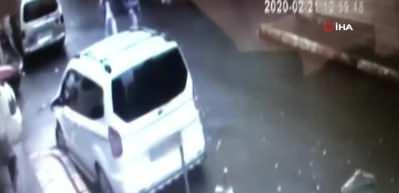 Beyoğlu&rsquo;nda dehşet anı kamerada