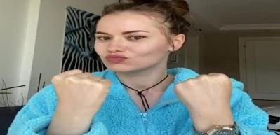 Fahriye Evcen'den parmak dansı akımı!