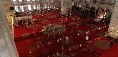 Fatih Camii tarihi halılarına kavuştu