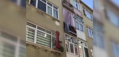 Fatih'te 6 katlı binada yangın