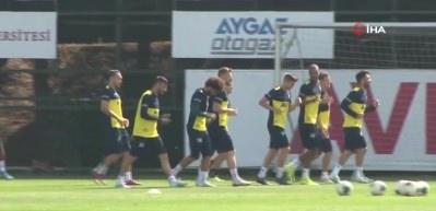 Fenerbah&ccedil;e&rsquo;de derbi &ouml;ncesi neşeli antrenman