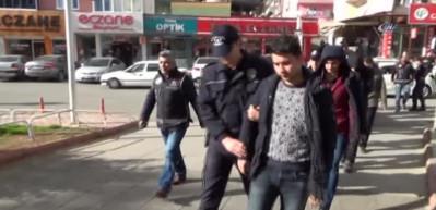 FET&Ouml;'den 17 r&uuml;tbeli asker g&ouml;zaltında
