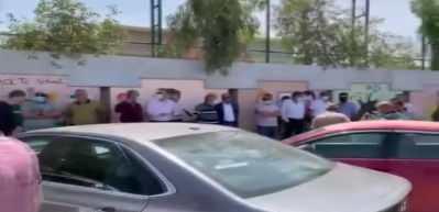 FET&Ouml;'ye ait okulda veliler kalitesiz eğitim ve y&uuml;ksek &uuml;cretleri protesto etti