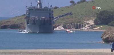 Fo&ccedil;a'da d&uuml;şen askeri u&ccedil;ağın enkazı denizden &ccedil;ıkarıldı