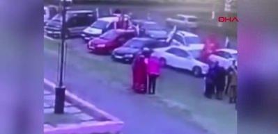 Fren yerine gaza bastı! &Ouml;n&uuml;ne geleni ezdi...