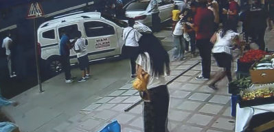 Freni boşalan kamyon, halk otob&uuml;s&uuml;ne &ccedil;arptı