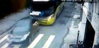Freni patlayan otob&uuml;s dehşet sa&ccedil;tı !