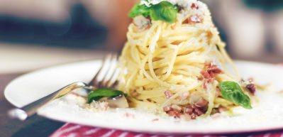 F&uuml;me pastırmalı spagetti tarifi
