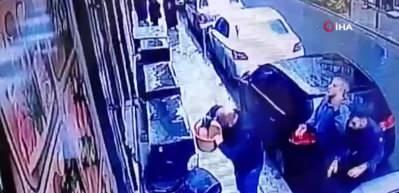 Balkondan sepetle sarkıtılan silahlarla saldırı: 2 yaralı