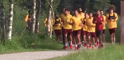Galatasaray, g&ouml;l kenarında koştu