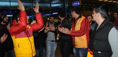 Gelmeyen Sneijder'i karşılamaya gittiler