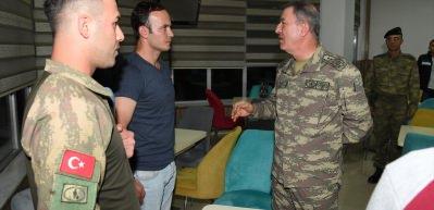 Genelkurmay Başkanı Orgeneral Akar askerlere hitap etti