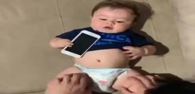 Gıdıklanan bebek g&uuml;lme krizine soktu