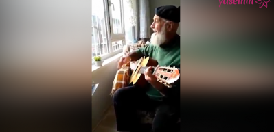 Gitarla 'Ah yalan d&uuml;nya'yı &ccedil;alıp s&ouml;yleyen dede!