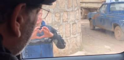 G&ouml;renlerin g&ouml;zleri doldu! Bu kalp seni unutur mu ? (Bi acayip haberler 25 Şubat)