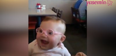G&ouml;rme bozukluğu olan bebeğin g&ouml;zl&uuml;k taktıktan sonraki ilk tepkisi!