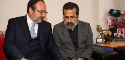 G&ouml;rmez, &Ouml;zgecan'ın ailesini ziyaret etti