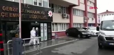 Maskeli hırsızlar koruyucu kıyafetlerle adliyeye b&ouml;yle sevk edildi&nbsp;