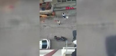 Kısıtlamada sokağa &ccedil;ıktı, kameraya alan vatandaşı tehdit etti