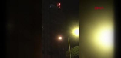 Sosyal mesafeyi unutup, yangını izlediler
