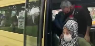 Polisi &ccedil;ileden &ccedil;ıkardılar! 7 kişilik minib&uuml;sten 24 kişi &ccedil;ıktı