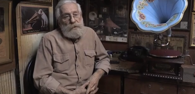 "Gramofon Baba" teknolojiye direniyor