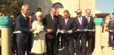 Cumhurbaşkanı Erdoğan, G&uuml;l Baba T&uuml;rbesi'nin a&ccedil;ılışına katıldı