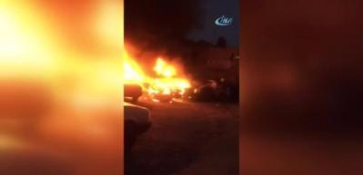 G&uuml;ng&ouml;ren&rsquo;de park halinde bulunan 6 otomobil alev alev yandı