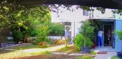 Halil Sezai'nin ev basıp yaşlı adamı d&ouml;vme anı ortaya &ccedil;ıktı