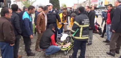 Halk otob&uuml;s&uuml; ile midib&uuml;s &ccedil;arpıştı: 24 yaralı