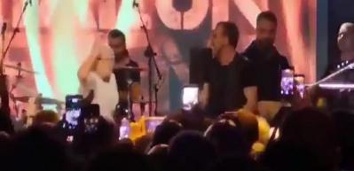 Haluk Levent'in sahnesinde b&uuml;y&uuml;k s&uuml;rpriz!