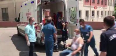Havai fişek fabrikasında meydana gelen patlama nedeniyle yaralanan 10 kişi ambulanslarla hastanelere kaldırıldı. 