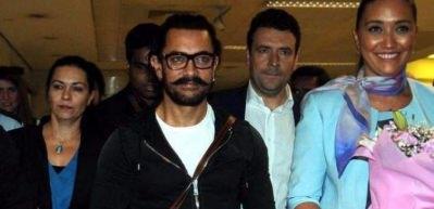 Havalimanında Bolywood yıldızı izdihamı