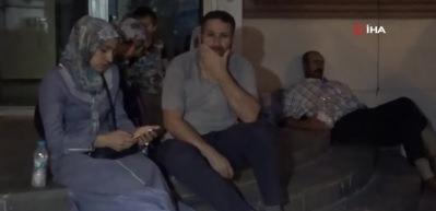 HDP binası &ouml;n&uuml;nde annelerinin oturma eylemine katılım s&uuml;r&uuml;yor 