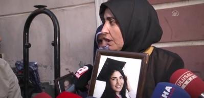 HDP binası &ouml;n&uuml;ne, evladı i&ccedil;in bir anne de Bursa'dan geldi!