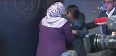 HDP binasının &ouml;n&uuml;nde n&ouml;bet tutan bir aile daha evladına kavuştu