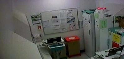 Hemşire, hastalara verilen ila&ccedil;ları kendi i&ccedil;erken yakalandı  