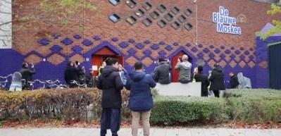 Herkes telefonuna sarıldı! Amsterdam'da ilk kez ezan sesi duyuldu